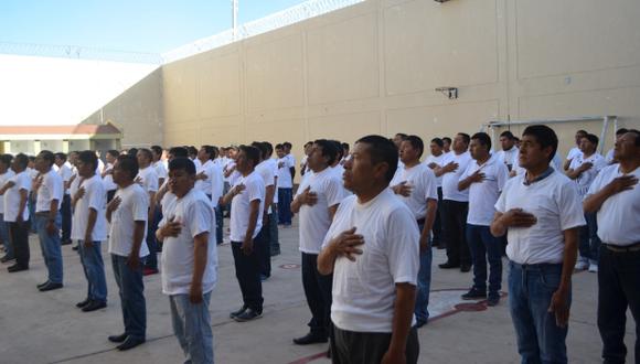 Puno: internos entonaron Himno Nacional en aimara en el Día de la Bandera