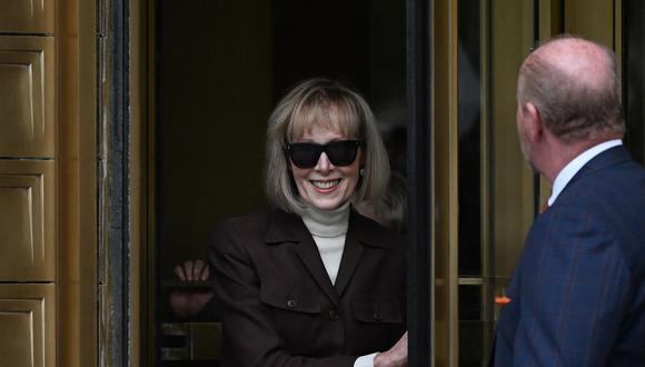 El columnista de la revista estadounidense E. Jean Carroll sale del Tribunal Federal de Manhattan en la ciudad de Nueva York el 9 de mayo de 2023. (Foto de Ed JONES / AFP)