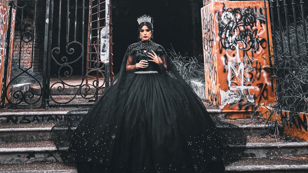 Viral Video | Quinceañera celebra en México su fiesta vestida de negro en casa narcosatánica | Tendencias | Redes | Estados Unidos | nnda nnrt | VIRALES | MAG.