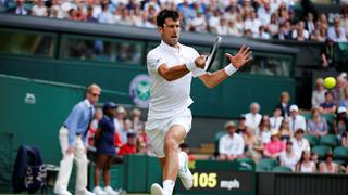 Novak Djokovic ganó jugando un set: Martin Klizan se retiró en Wimbledon por lesión