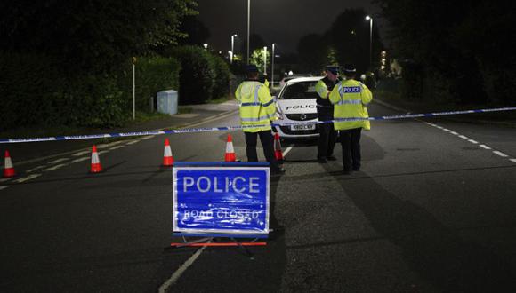 Un cordón policial en Royal Navy Avenue, cerca del lugar de un incidente en el área de Keyham en Plymouth, suroeste de Inglaterra. (Foto: Ben Birchall / PA vía AP).