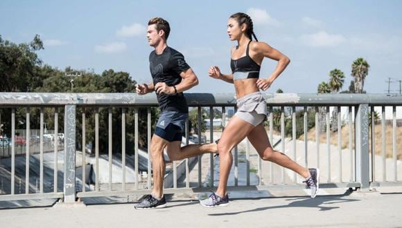 Correr con la ropa adecuada para el running mejora la transpirabilidad y ayuda a mantener seco por más tiempo a los corredores.