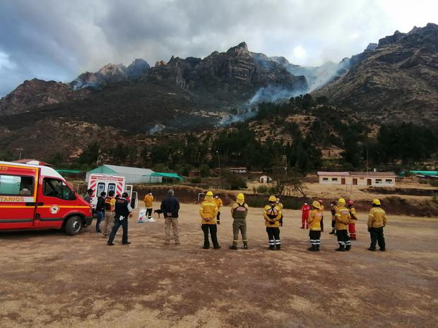 Hasta el momento el fuego ha dejado un comunero intoxicado por inhalación de humo.