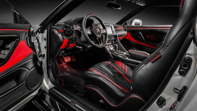 Carlex Design prácticamente ha rediseñado todo el habitáculo del Nissan GT-R con una combinación de materiales premium. (Fotos: Carlex Design).