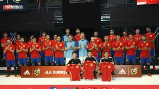 Selección española presentó nueva camiseta para la Euro (FOTOS)