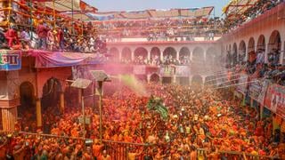 Holi: la última gran fiesta en la India donde la gente pudo abrazarse 