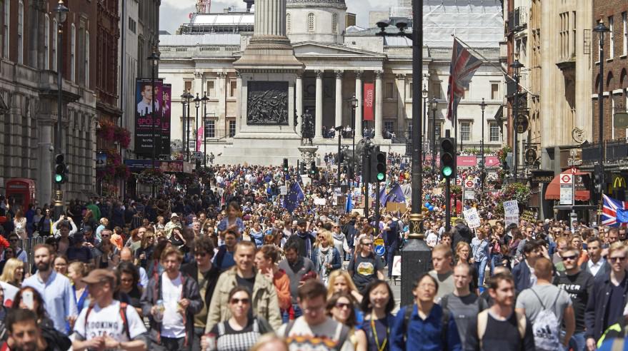 "UE, te queremos": Miles marcharon en Londres contra el Brexit  - 8