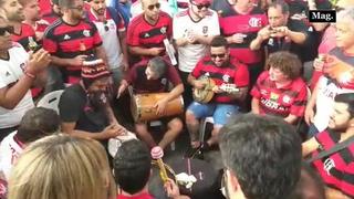 Hinchas de Flamengo, a ritmo de samba, realizaron banderazo en Lima