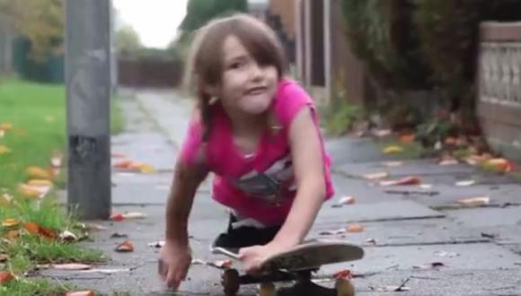 YouTube: niña sin piernas no tiene límites y disfruta del skate