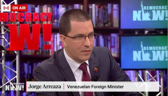 El canciller de Venezuela, Jorge Arreaza,  asegura que "Bolton es como un gángster". Foto: Twitter @democracynow