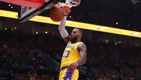 Lakers vs. Blazers: LeBron James se presentó en el partido con esta espectacular clavada. (Foto: Twitter de Los Angeles Lakers)