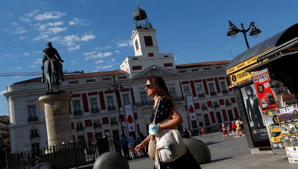 En España son muy pocas las personas que salen con mascarillas a las calles. (Foto: Reuters)