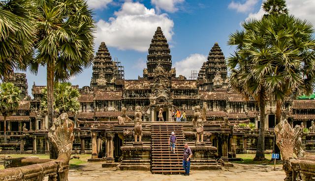 Angkor Wat, Camboya. Es el templo hinduista más grande y mejor conservado del sudeste asiático. Se construyó en el siglo XII y es considerado uno de los tesoros arqueológicos más importantes del mundo. (Foto: Shutterstock)