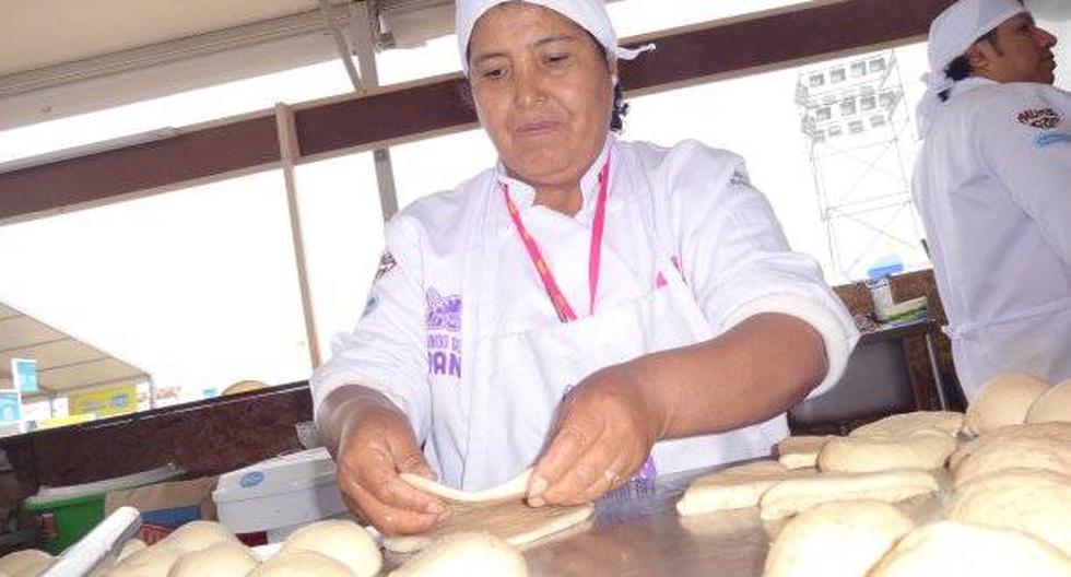Panaderos en la elaboración del pan semita. (Foto: Peru.com)
