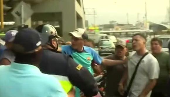 Agresión entre mototaxistas y miembros del Serenazgo. Foto: América Noticias