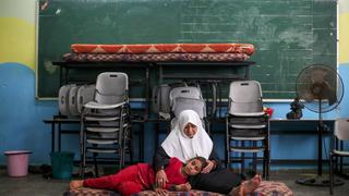 Unos 47.000 palestinos se refugian en escuelas de Gaza escapando de los bombardeos de Israel | FOTOS