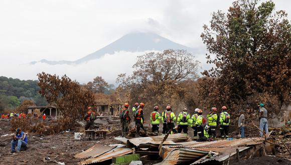 Esta es la primera denuncia penal que se presenta en contra de autoridades de Guatemala por la catástrofe del volcán de Fuego, que dejó al menos 112 muertos. (Reuters)