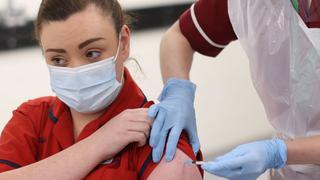 Europa supera los 20 millones de casos de coronavirus el día en el que Reino Unido comienza la vacunación masiva
