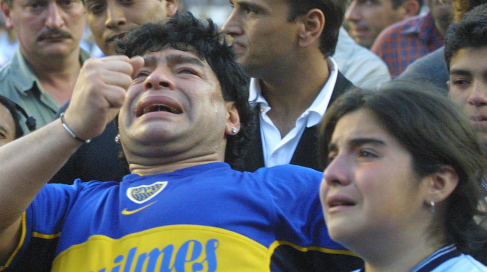 Diego Armando Maradona también lloro cuando se despidió definitivamente del fútbol en el 2001. [FOTO: EL COMERCIO]