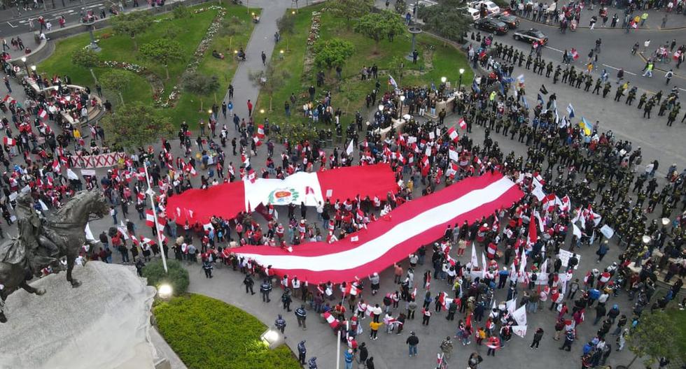 Citizens march against the government of Pedro Castillo in the city of Lima Free Peru  NTC |  LIME