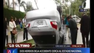 Auto quedó llantas arriba tras choque cerca de Estadio Nacional