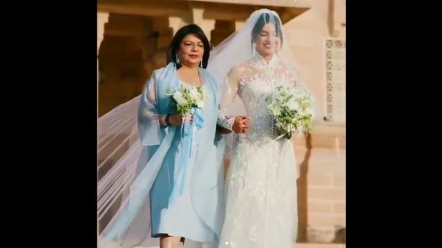 Priyanka Chopra y Nick Jonas se casaron en una boda de ensueño. El vestido de la novia fue un diseño de Ralph Lauren. El increíble velo tuvo más de 22 metros de largo. (Foto: Instagram)