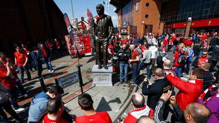 Hinchas del Liverpool se burlaron ante estatua de David Moyes