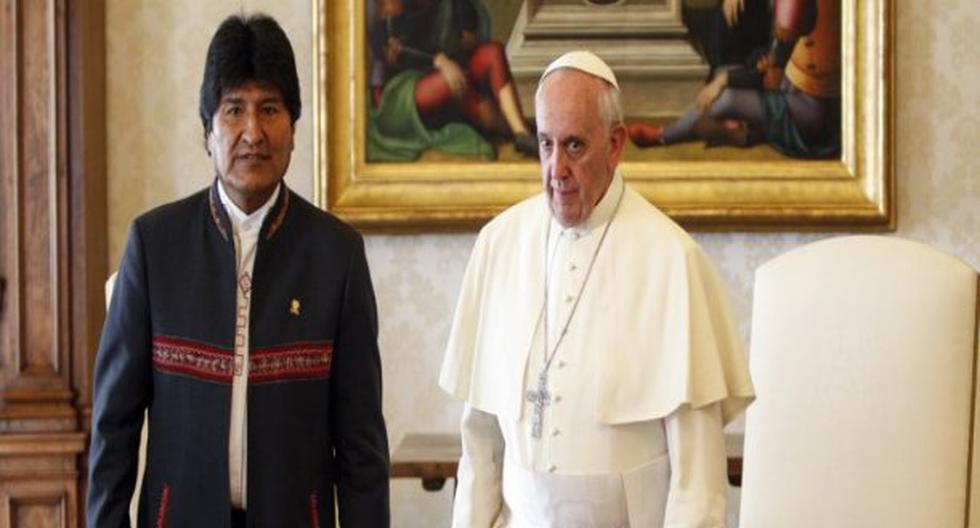 Evo Morales le entregó Libro del Mar a Papa Francisco. (Foto. Infobae)