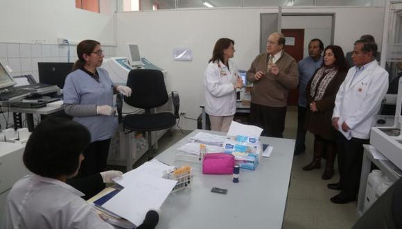 El ministro de Salud, Fernando D’Alessio, hizo su recorrido por las instalaciones del Instituto Nacional de Ciencias Neurológicas (INCN). (Minsa)