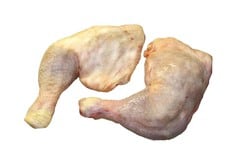 Por qué no debes quitarle la piel al pollo cuando estás cocinando
