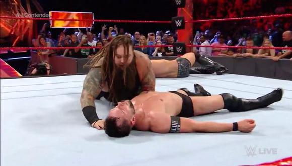 WWE: The Miz venció a Ballor y Rollins con ayuda de Joe y Wyatt