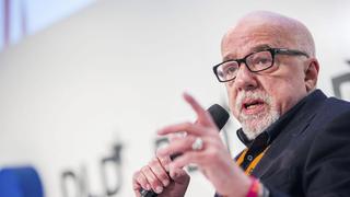 Paulo Coelho se enfada con periodista y le pide borrar entrevista