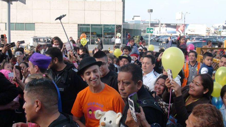 La agrupación fue recibida por decenas de familia en el aeropuerto internacional Jorge Chávez. (Foto: DIfusión)