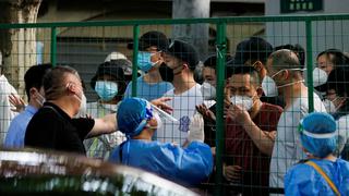 Cólera de los habitantes de Shanghái que vuelven a ser confinados
