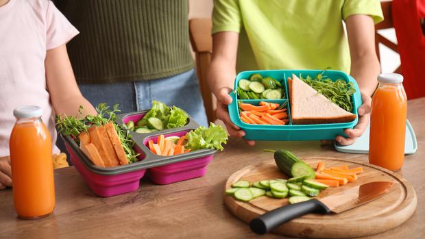 Lunch boxes can include vegetables, it will be a way to increase fiber consumption and avoid constipation.