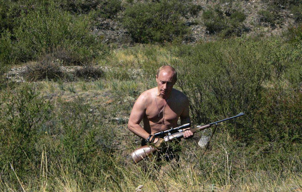 Russian President Vladimir Putin with a hunting rifle in the Republic of Tuva, August 15, 2007. (AFP).