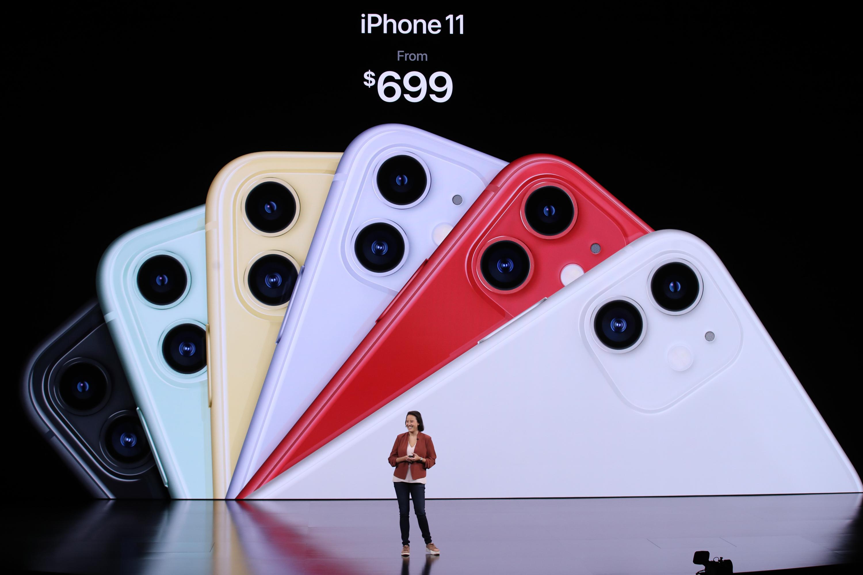 El modelo base del iPhone 11, con cámara dual, costará 699 dólares. (Foto: AFP)