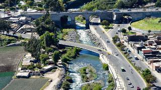 Arequipa recibe agua con mal olor y sabor desde hace 15 días