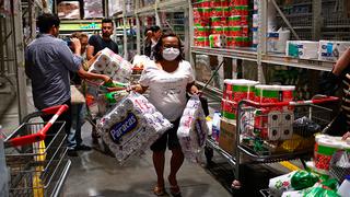 Histeria al por mayor: cientos de limeños abarrotan los supermercados por pandemia del coronavirus | CRÓNICA