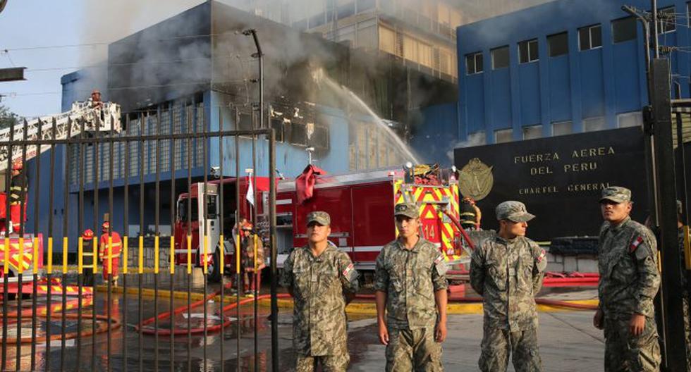 Incendio en el cuartel general de la Fuerza Aérea del Perú. (Foto: Andina)
