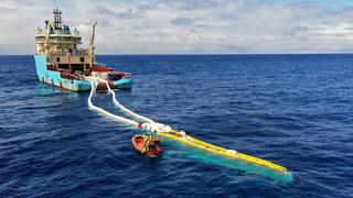 Ocean Cleanup: crean una red gigante de 800 metros para limpiar de plásticos en los mares