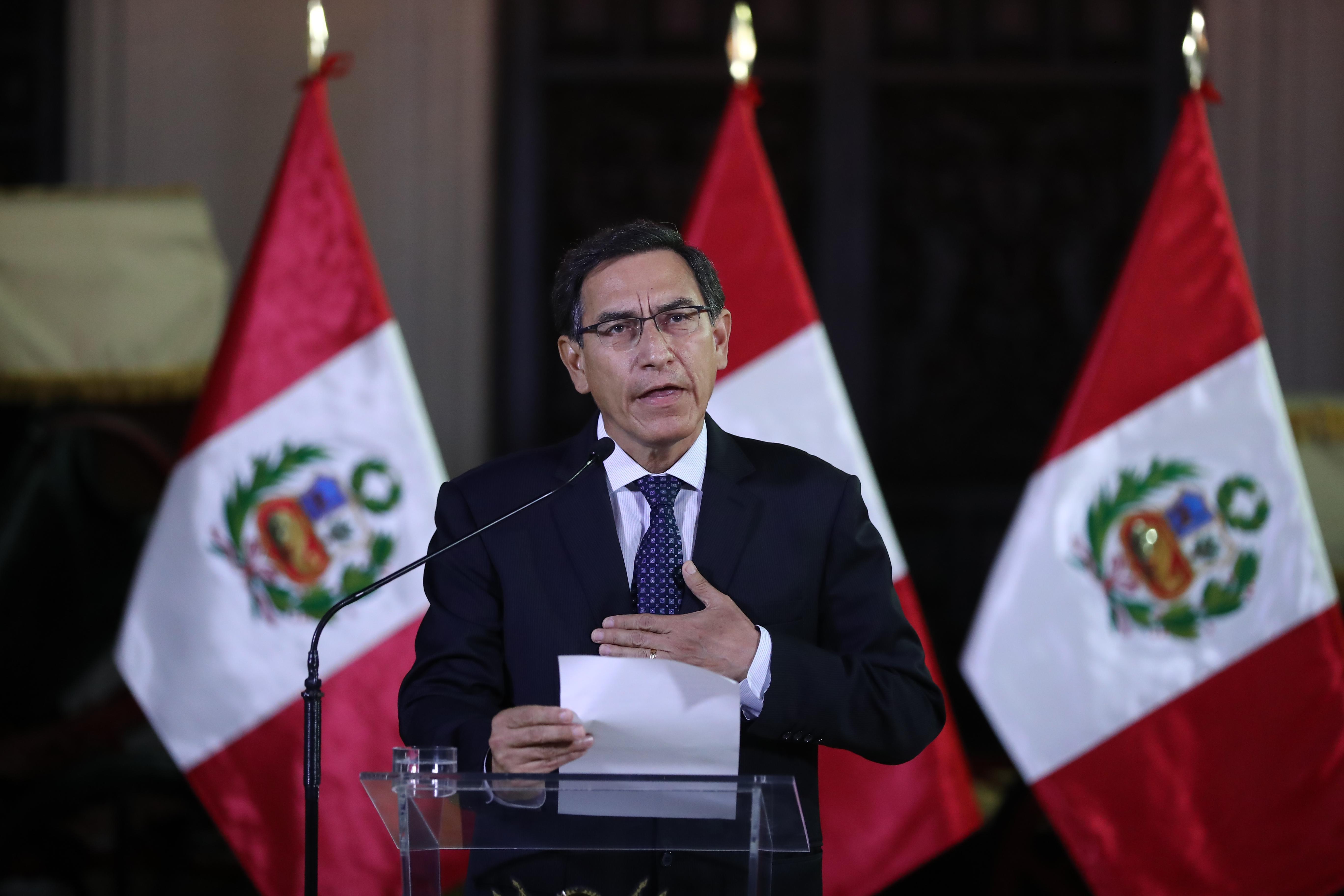LIMA, PERU - SETIEMBRE 30: El presidente del Per Martn Vizcarra se dirige al pas en mensaje a la Nacin dando a conocer la disolucin del Congreso de la Repblica desde el Palacio de Gobierno. (Foto: Giancarlo çvila / Grupo El Comercio)