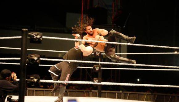 Owens y Rollins deslumbraron a fans con la magia de lucha libre