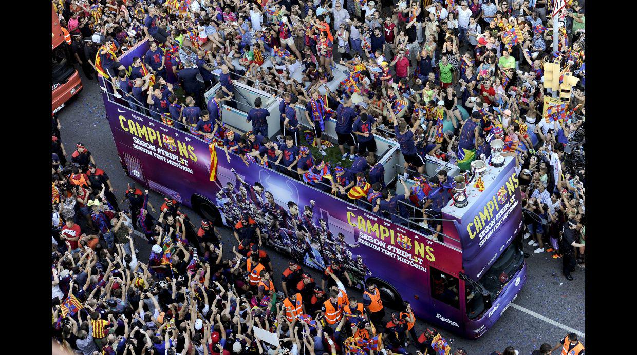 Barcelona: recorrido triunfal tras ganar la Champions (FOTOS) - 19