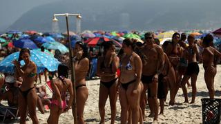 Brasil registra 447 muertes diarias por coronavirus en una jornada de playas abarrotadas 