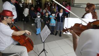 INSN de San Borja: músicos deleitaron a médicos y pacientes