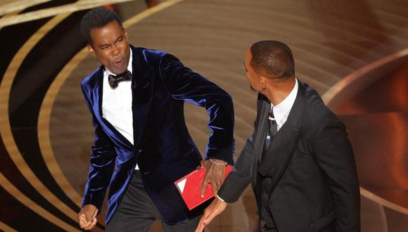 Chris Rock reacciona al gesto de Will Smith en el Ocar 2022