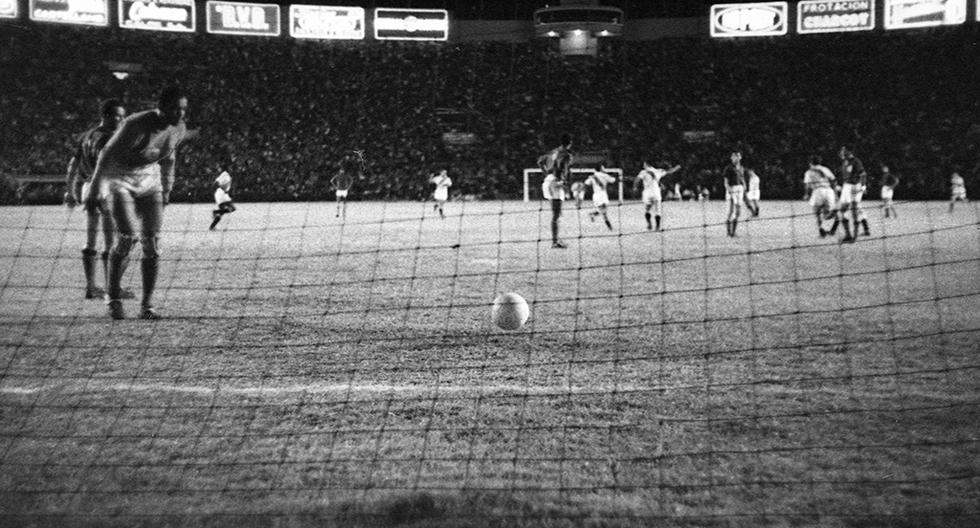 El 27 de marzo de 1957, la selección peruana derrotó a Colombia por primera vez en el Estadio Nacional de Lima. El encuentro se dio por la décima jornada del Campeonato Sudamericano (ahora Copa América) disputado en nuestro país. (Foto: GEC Archivo Histórico)