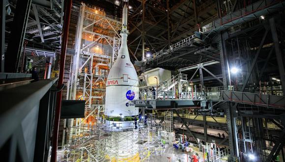 Nave Orion colocada sobre el cohete SLS, que será usado en el programa Artemis. (NASA)