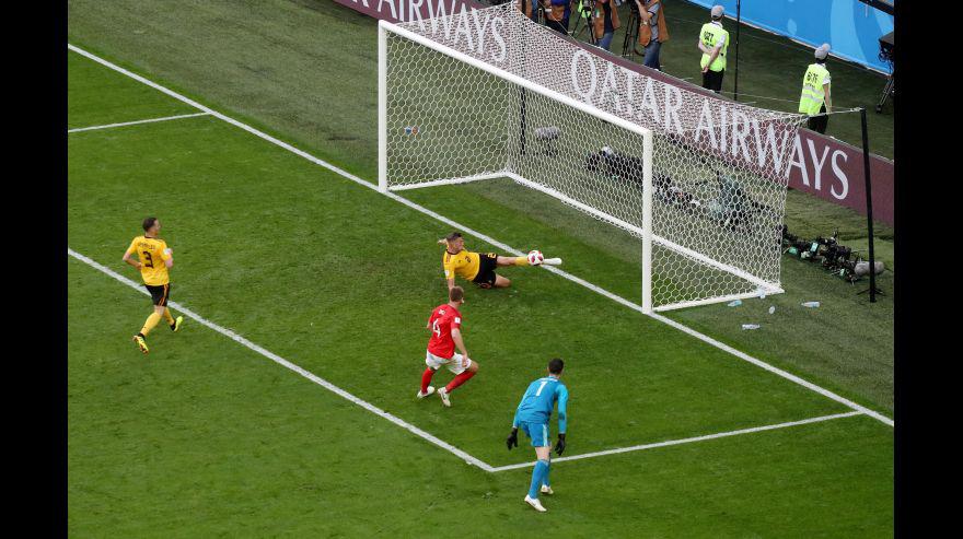 Toby Alderweireld salva el arco de Bélgica ante Inglaterra por partido del tercer lugar en Rusia 2018 (Foto: Agencias)